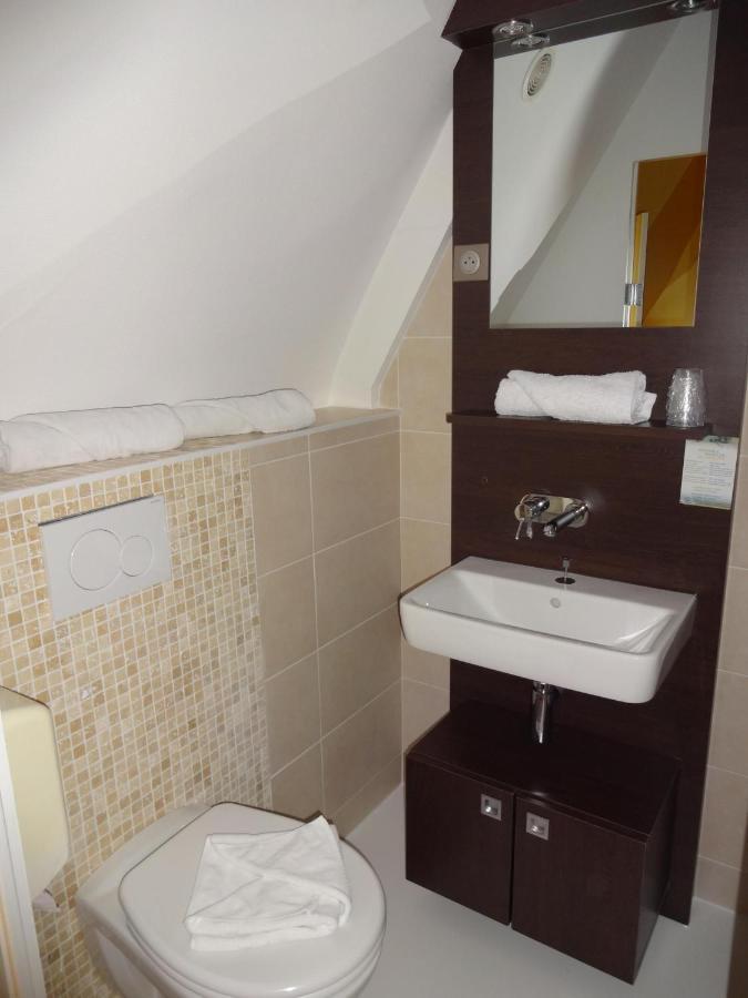 Hotel La Champagne Ardenne Cabourg Exteriör bild